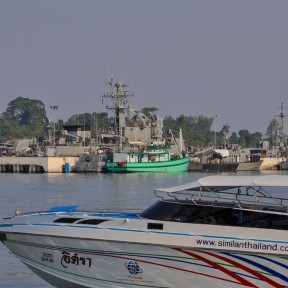 Curry-Competition | Tag 22: Koh Similan: Tauchen im Nationalpark | Nr. 3 Auch das Militär ist anwesend.