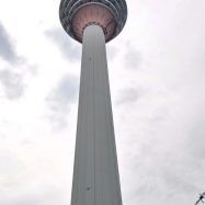 Curry-Competition | Tag 28: Die Petronas Towers, der Fernsehturm und »Berhati-hati!« | Nr. 20 Menara KL