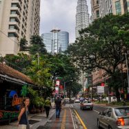 Curry-Competition | Tag 28: Die Petronas Towers, der Fernsehturm und »Berhati-hati!« | Nr. 83 2010 03 23 15.44.45