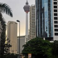 Curry-Competition | Tag 28: Die Petronas Towers, der Fernsehturm und »Berhati-hati!« | Nr. 87 Menara KL