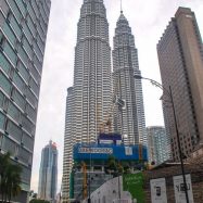 Curry-Competition | Tag 28: Die Petronas Towers, der Fernsehturm und »Berhati-hati!« | Nr. 88 Petronas Towers