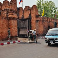 Curry-Competition | Tag 40: »The laaaaaady rentssss the roooooom to youuuu.« | Nr. 14 Tapae Gate