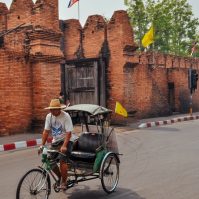 Curry-Competition | Tag 40: »The laaaaaady rentssss the roooooom to youuuu.« | Nr. 16 Tapae Gate