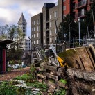 I see a red door and don’t want it painted black. Im Hintergrund: Der Smith Tower