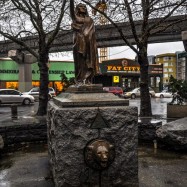 Chief Si’ahl auf dem Tilikum Place