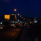 Serendipity – Teil 2 | Tag 68: Shake the Glitter Off Your Clothes … It’s Vegas, Baby! Oder: Vom Venetian bis zur Fremont Street | Nr. 3 Gold leuchtet das Mandalay Bay.