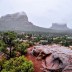 Serendipity – Teil 2 | Tag 78: Des Teufels Brücke | Nr. 48 Mitte: Courthouse Butte, rechts: Bell Rock
