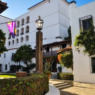 Serendipity – Teil 2 | Tag 83: Die bunten Menschen der »Amerikanischen Riviera« | Nr. 32 Casa de la Guerra