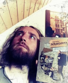 2015 09 29 Serendipity – Teil 2 Posing für Wanzenspray Werbung1