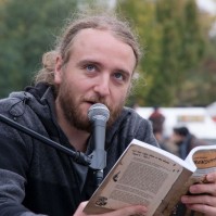 Das Tagebuch des Straßenlesers: 1. Tour (2015) | Tag 43: Berlin | Nr. 5 Straßenlesung Mauerpark Berlin, 18.10.2015 (© Thore Rehbach)